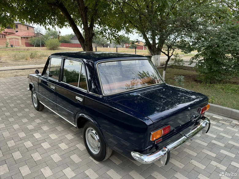 48-летнюю «Копейку» в состоянии нового авто выставили на продажу. Lada Vesta NG сегодня стоит значительно меньше